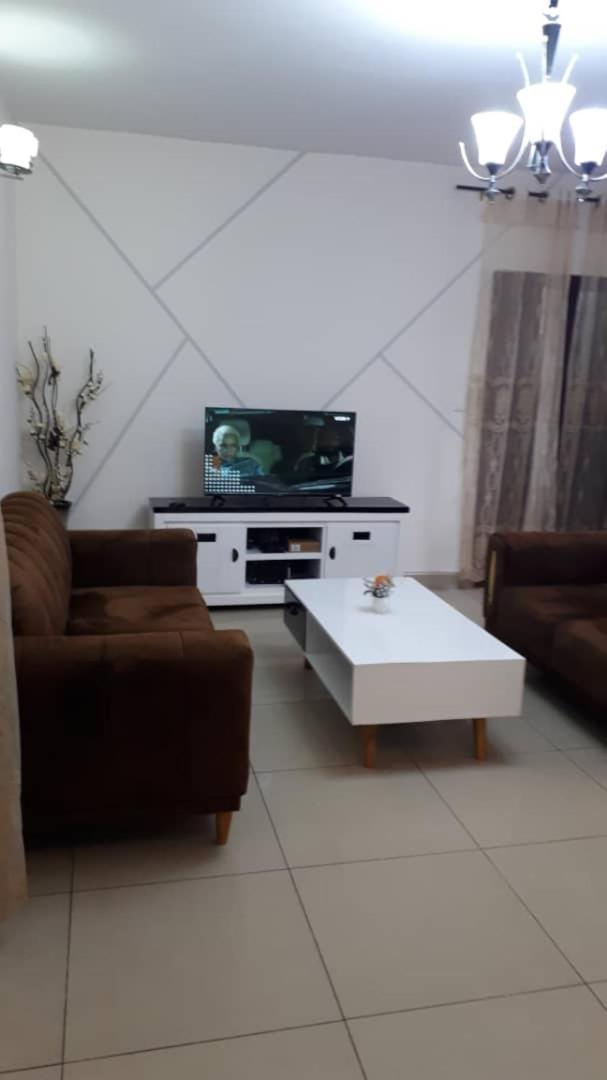 Signorile Jo 2 Apartment Yaounde Luaran gambar