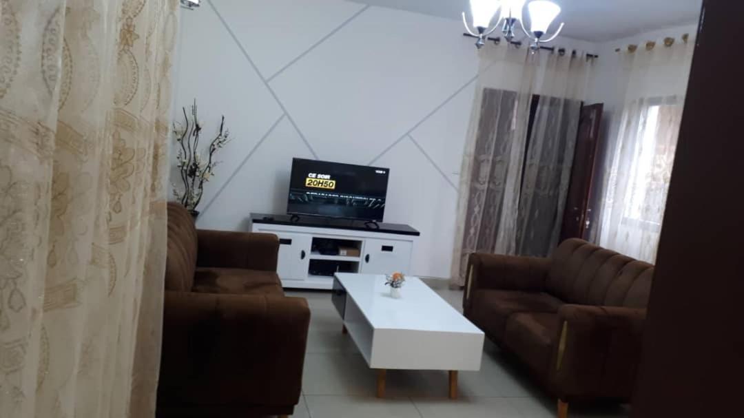 Signorile Jo 2 Apartment Yaounde Luaran gambar
